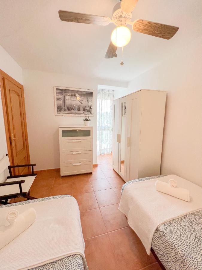Spacious Apartment In The Center Of Торремолинос Экстерьер фото